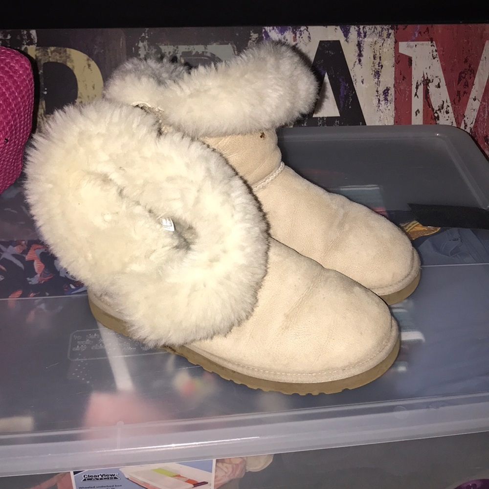 Sand Bailey Button Ugg’s